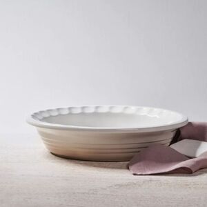 Le Creuset Fluted 9" Pie Dish- Meringue